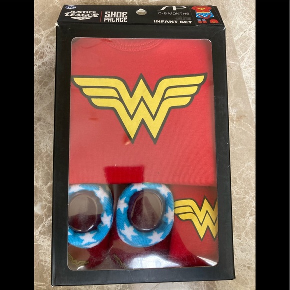 NEW BABY BODYSUIT BOOTIES 0-6M WONDER WOMAN INFANT BABY - Picture 6 of 6